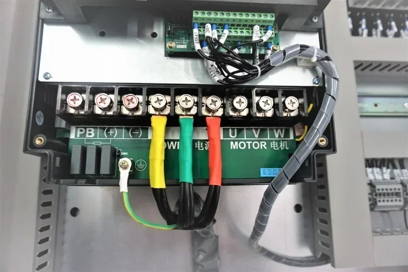 屋外配電盤盤設備電気制御ボックスコントロールボックス人気商品 - Outdoor Power Distribution Board のレビューと価格